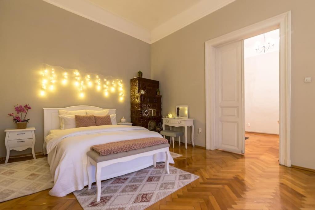 No.8: Lovely & Cosy 3-Room Heart Of The City Тимишоара Экстерьер фото