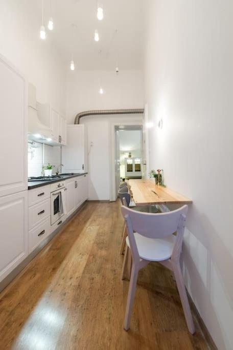 No.8: Lovely & Cosy 3-Room Heart Of The City Тимишоара Экстерьер фото